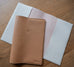 Cool Kids Atelier - Protège Carnet de Santé en cuir Camel à personnaliser