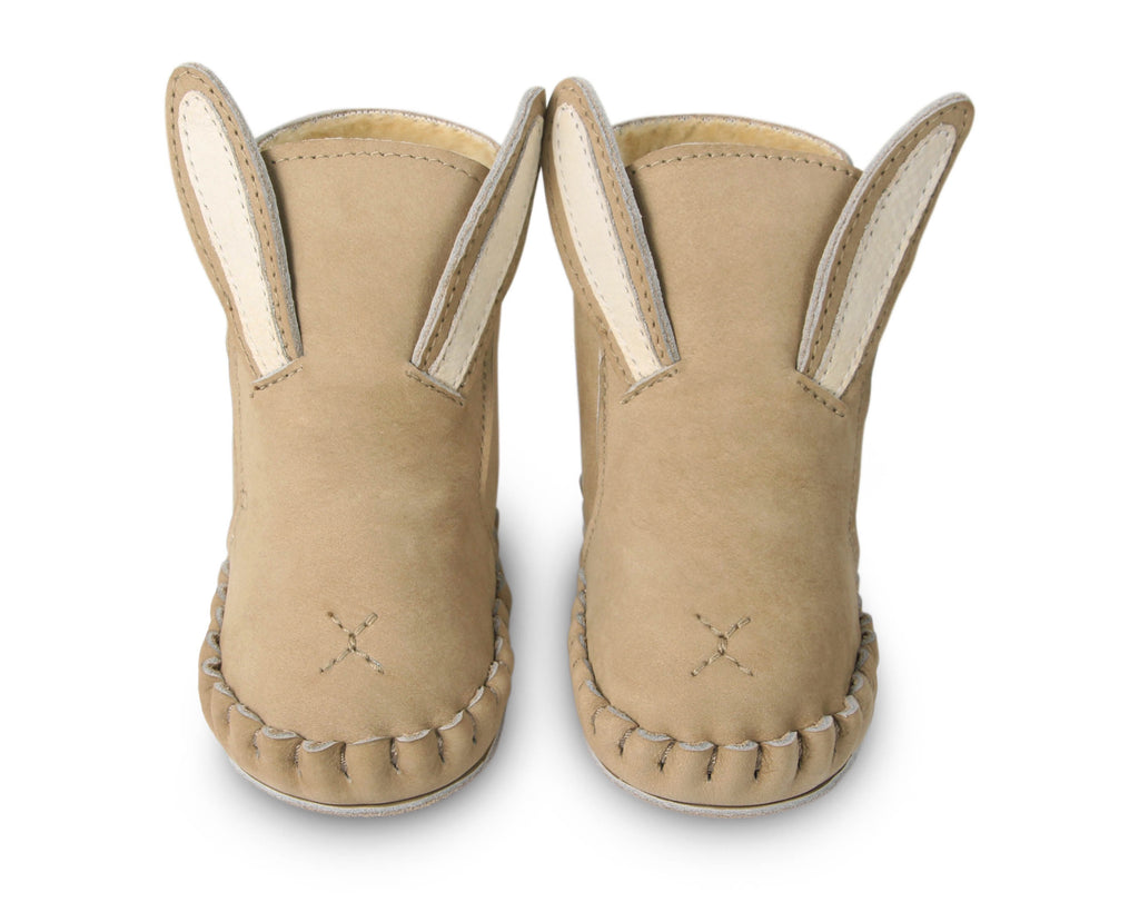 bottines cuir pour bebe couleur marron clair details tete et oreilles de lapin